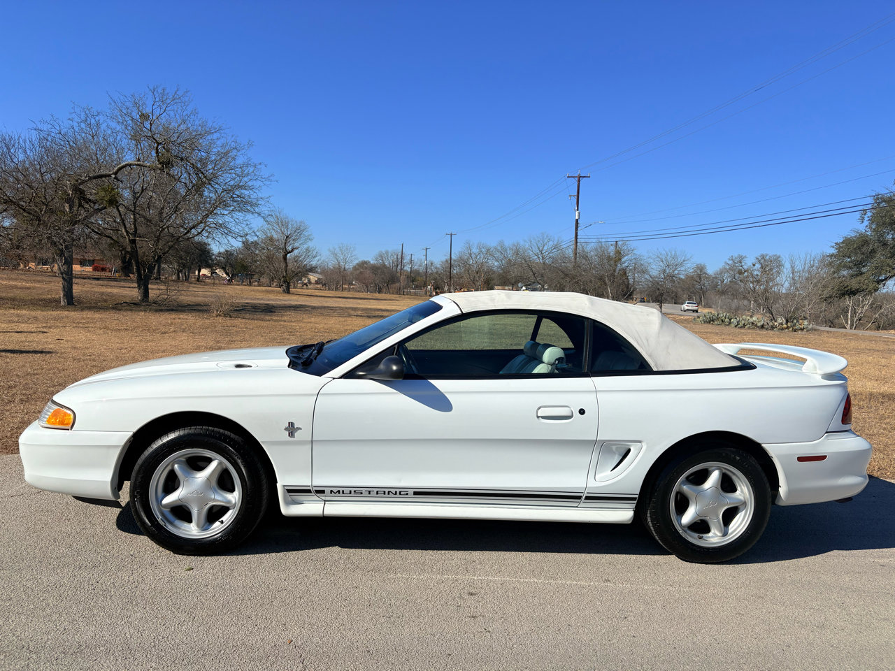 Used 1998 Ford Mustang Convertible image 2