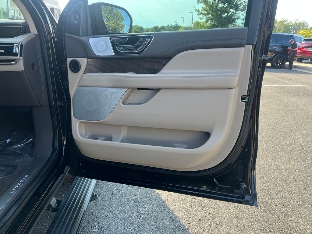 Certified 2023 Lincoln Navigator L Reserve AWD/4WD image 25