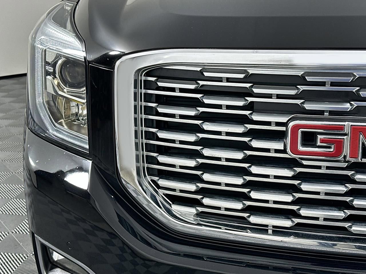 Used 2019 GMC Yukon Denali image 3