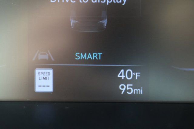 Used 2025 Hyundai Elantra Sport image 13