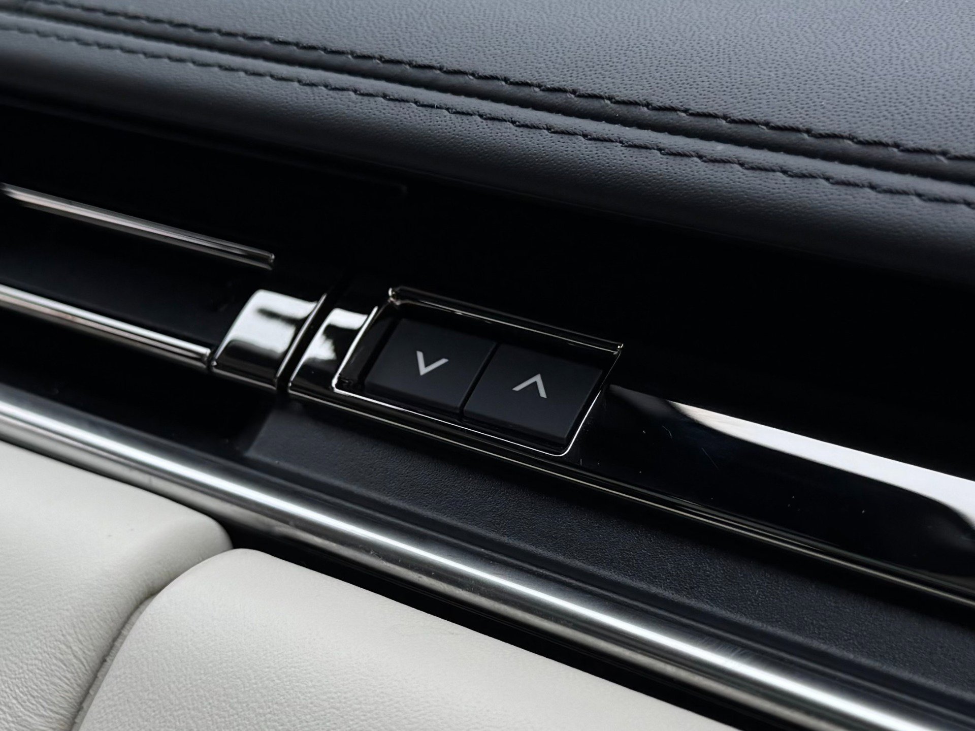 Used 2024 Land Rover Range Rover SE image 23