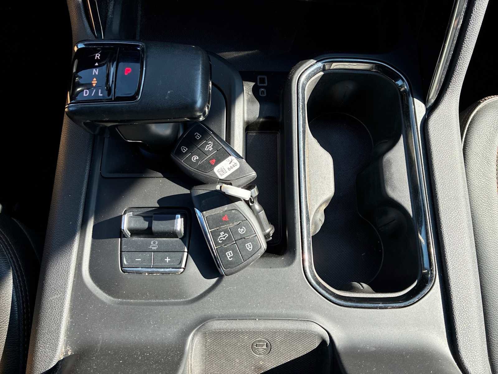 Certified 2022 GMC Sierra 1500 AT4 w/ AT4 Premium Package image 16