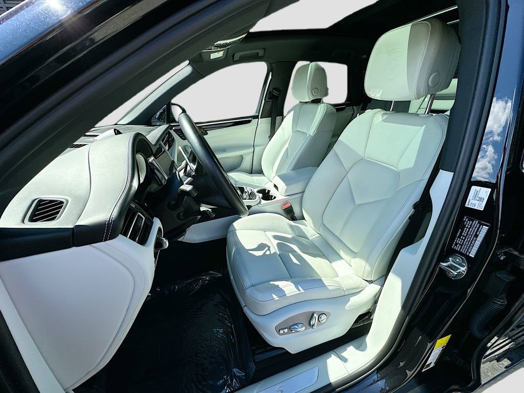 Certified 2023 Porsche Macan S AWD/4WD image 5