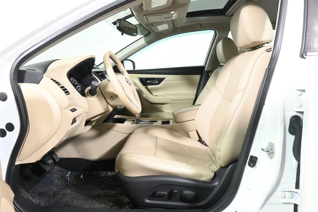 Used 2016 Nissan Altima 2.5 SL w/ Moonroof Package FWD image 3