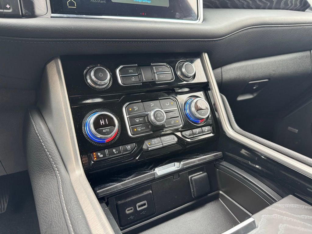 Used 2023 GMC Yukon Denali w/ Denali Reserve Package image 40