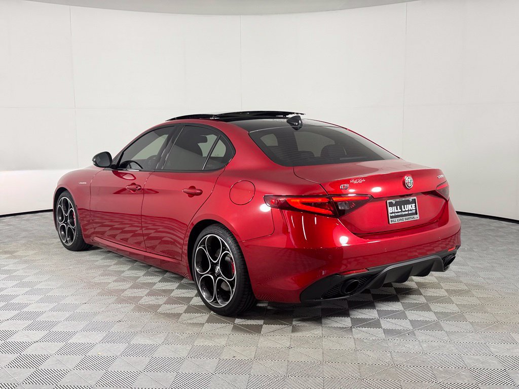 Used 2023 Alfa Romeo Giulia Veloce RWD image 9