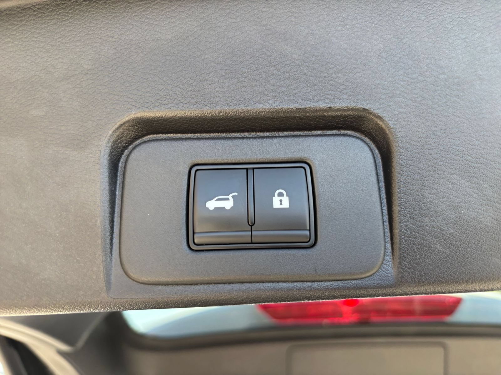 Used 2025 Nissan Rogue SV FWD image 23
