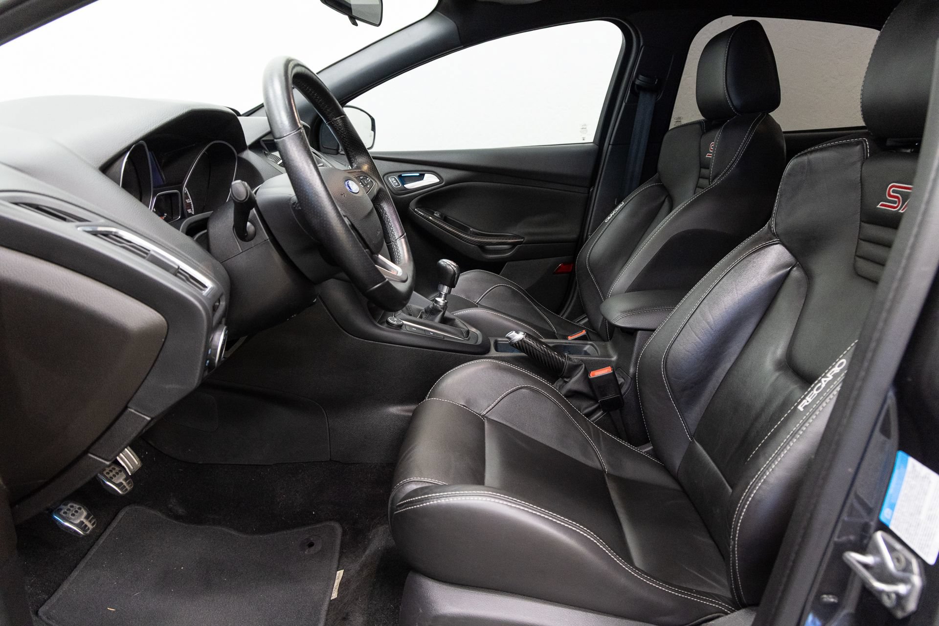 Used 2016 Ford Focus ST w/ Equipment Group 402A FWD image 7