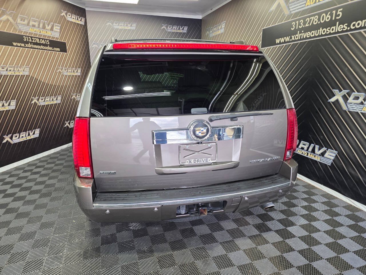 Used 2012 Cadillac Escalade Luxury RWD image 12