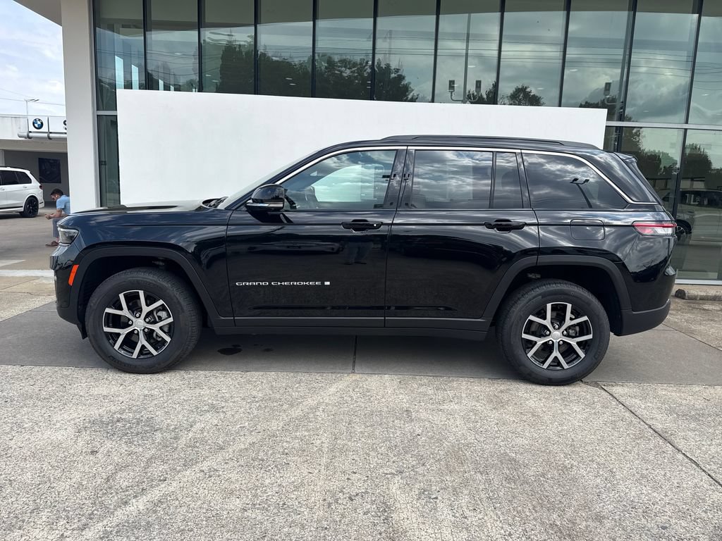 Used 2025 Jeep Grand Cherokee Limited w/ Luxury Tech Group II AWD/4WD image 2