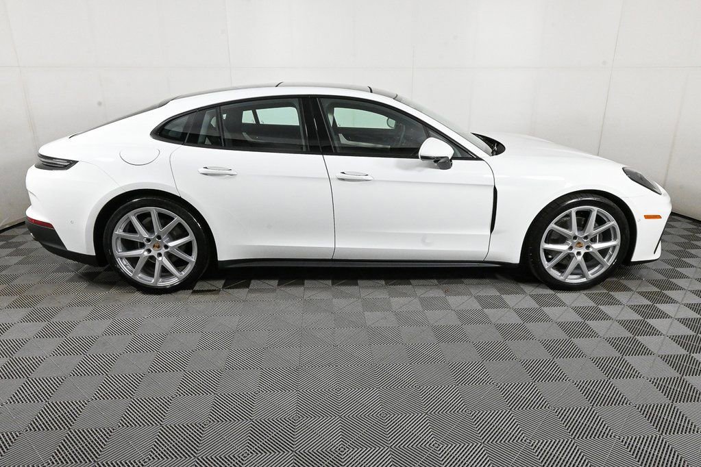 Used 2025 Porsche Panamera image 29