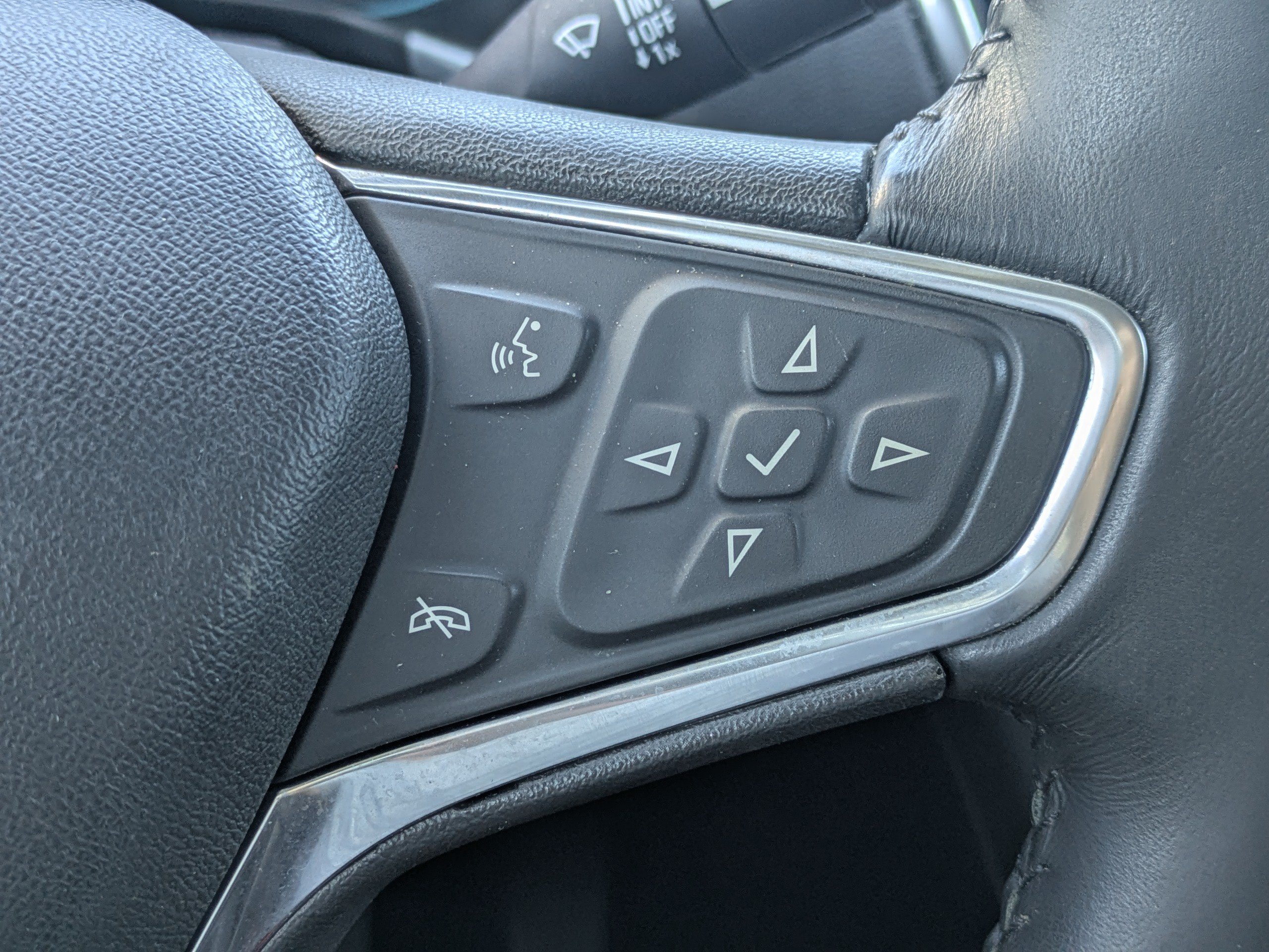 Used 2018 Chevrolet Equinox LT FWD image 23