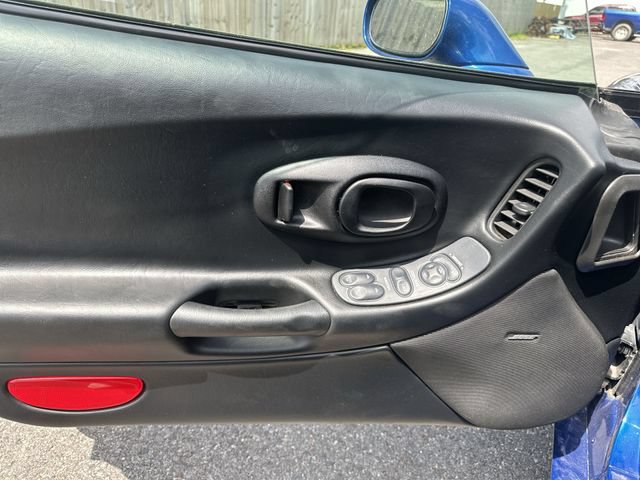 Used 2003 Chevrolet Corvette Coupe RWD image 15
