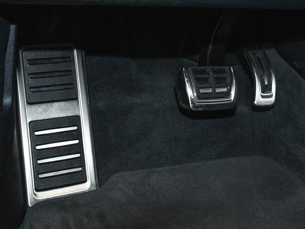 Used 2025 Audi S6 e-tron Prestige w/ 21" Black Optic Package image 26