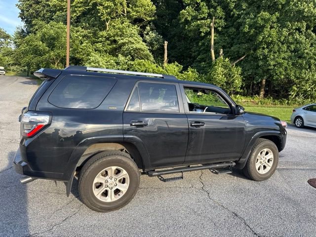 Used 2024 Toyota 4Runner SR5 Premium w/ Moonroof Package AWD/4WD image 8