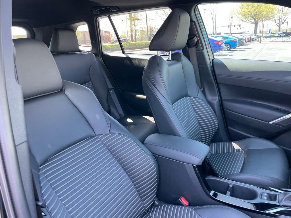 Used 2023 Toyota Corolla Cross XSE w/ Convenience Package image 34