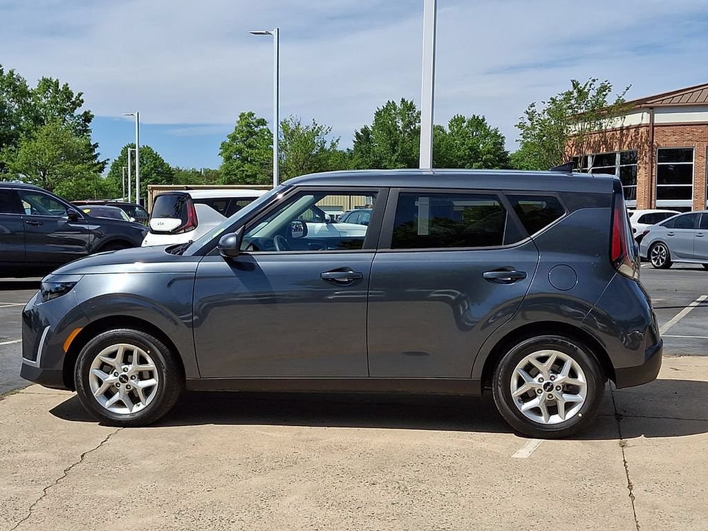 Used 2025 Kia Soul LX w/ LX Technology Package FWD image 7
