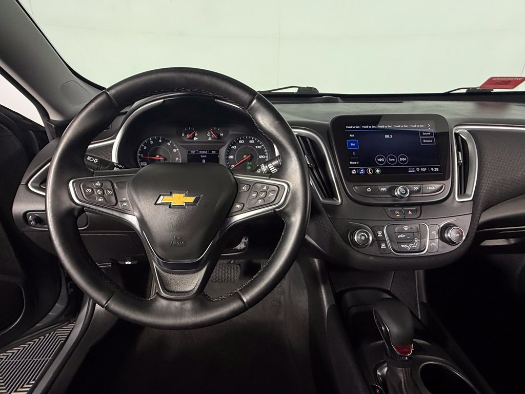 Used 2025 Chevrolet Malibu RS FWD image 14