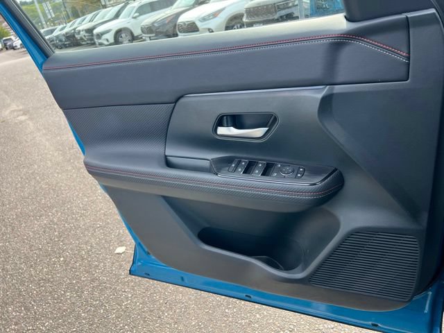 Used 2025 Nissan Kicks SR AWD/4WD image 17