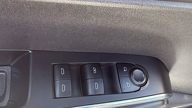 Used 2025 GMC Acadia Elevation FWD image 12
