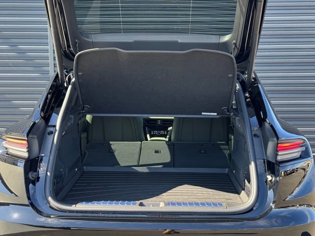 New 2025 Porsche Macan 4 Electric image 40