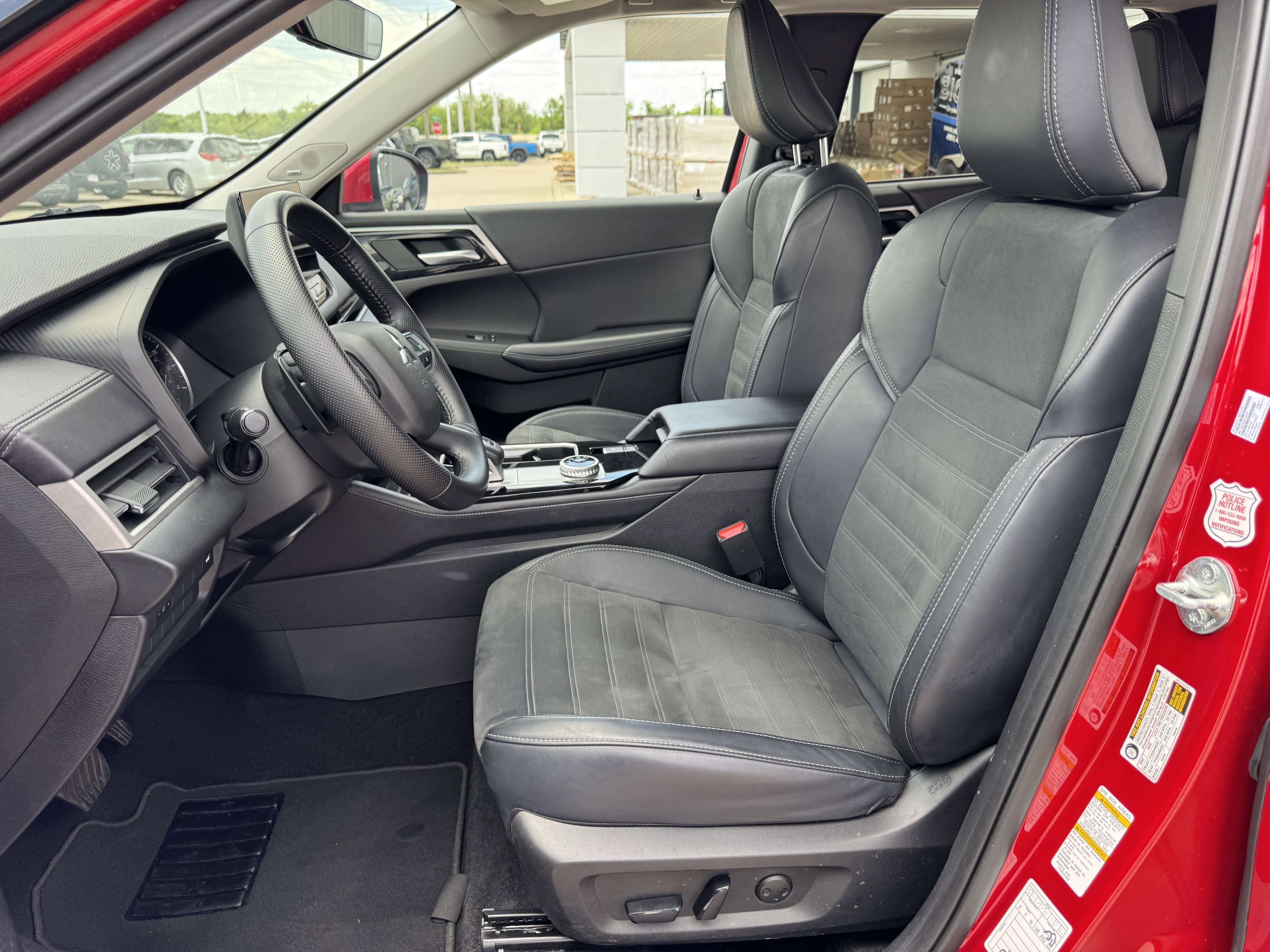 Used 2025 Mitsubishi Outlander SE FWD image 27