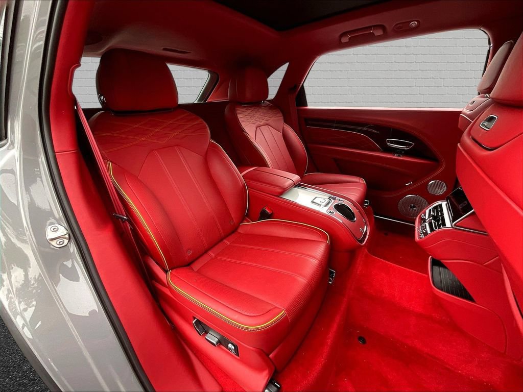 Used 2023 Bentley Bentayga Extended Wheelbase AWD/4WD image 23