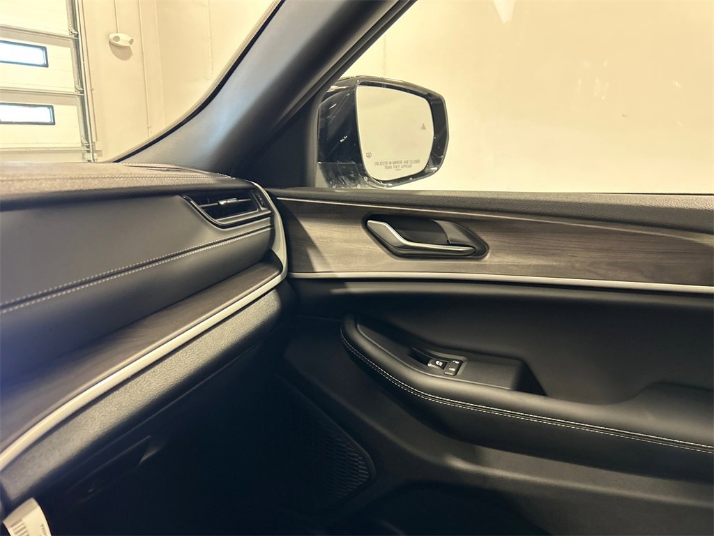 New 2026 Jeep Grand Cherokee Laredo image 27