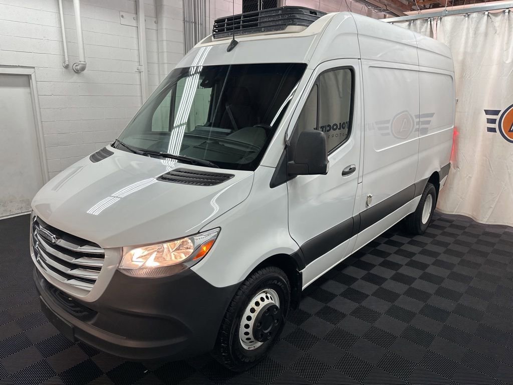 Used 2019 Freightliner Sprinter 144 RWD image 4