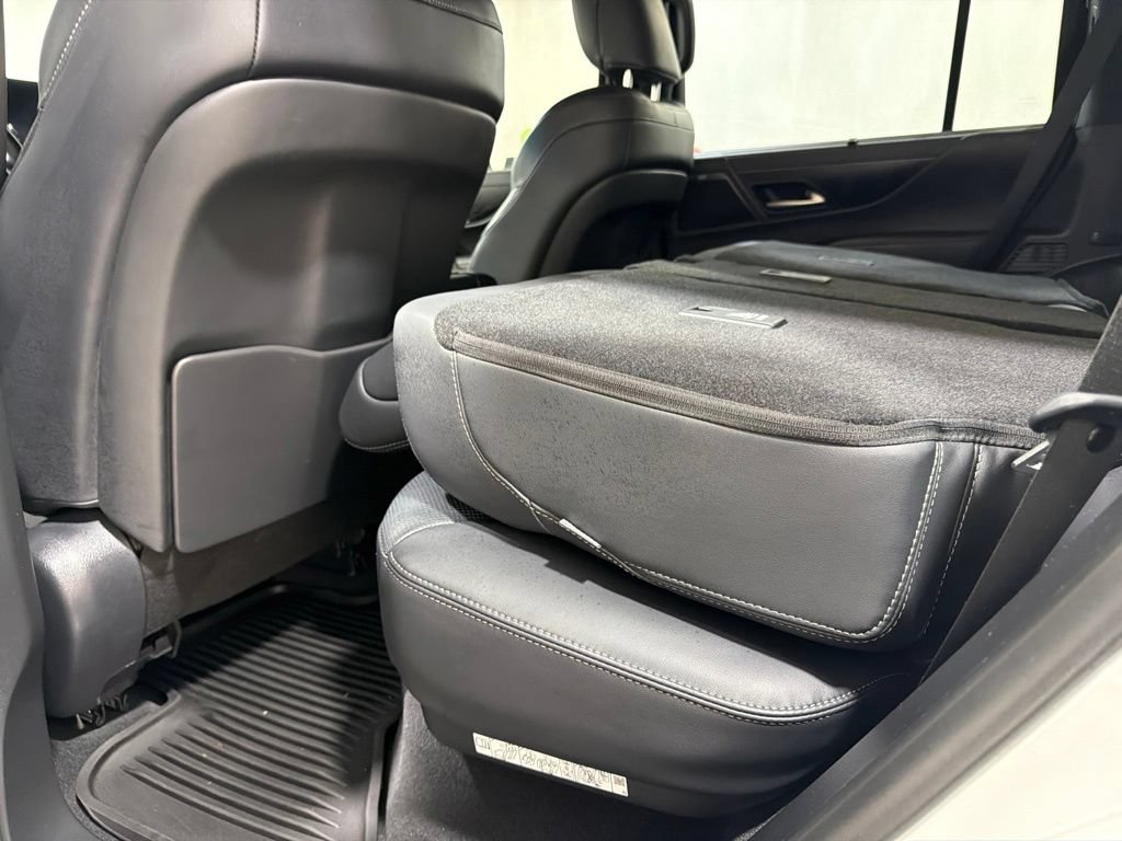 Used 2024 Lexus LX 600 4WD w/ Luxury Package image 19