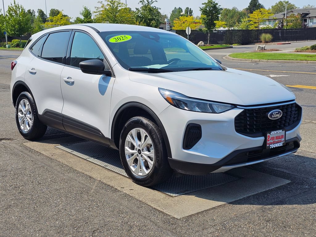 Used 2025 Ford Escape Active AWD/4WD image 3