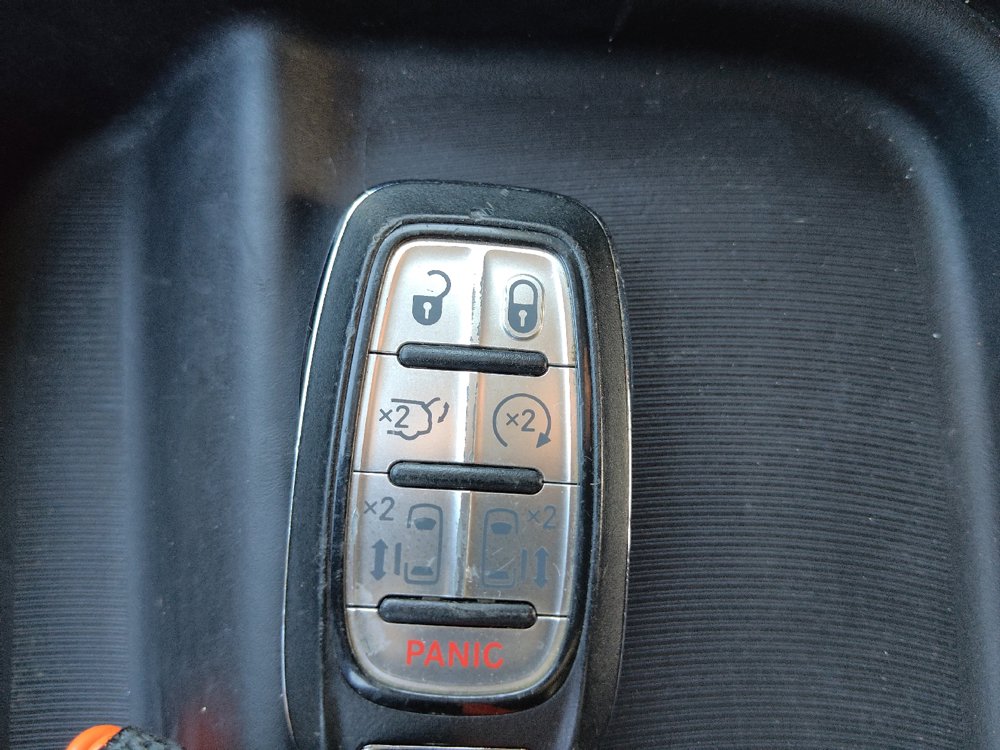 Used 2017 Chrysler Pacifica Touring-L w/ Tire & Wheel Group FWD image 32