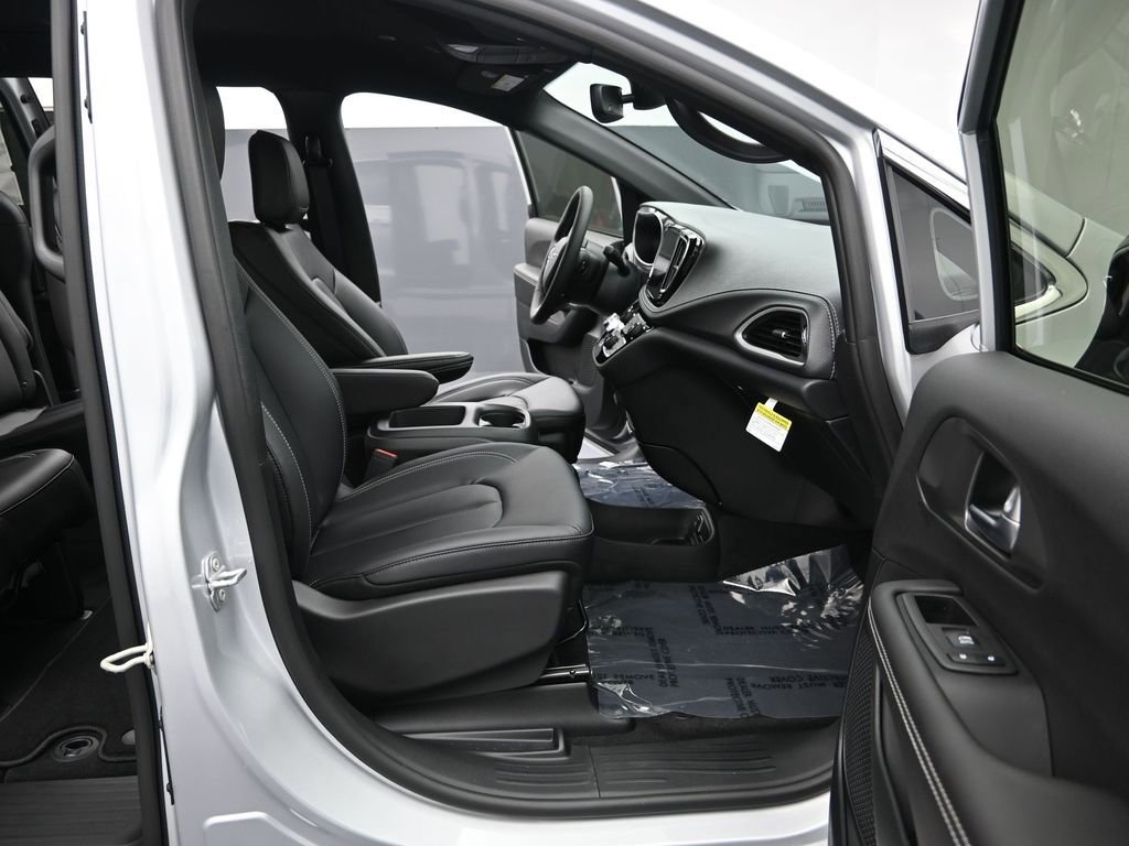 New 2026 Chrysler Pacifica Select image 27