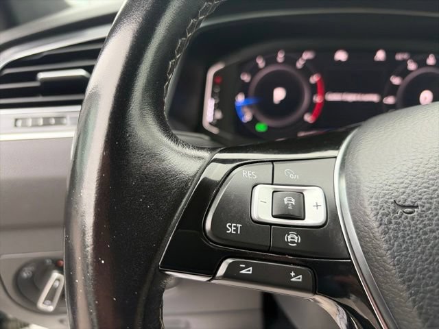 Used 2020 Volkswagen Tiguan SEL Premium R-Line AWD/4WD image 23