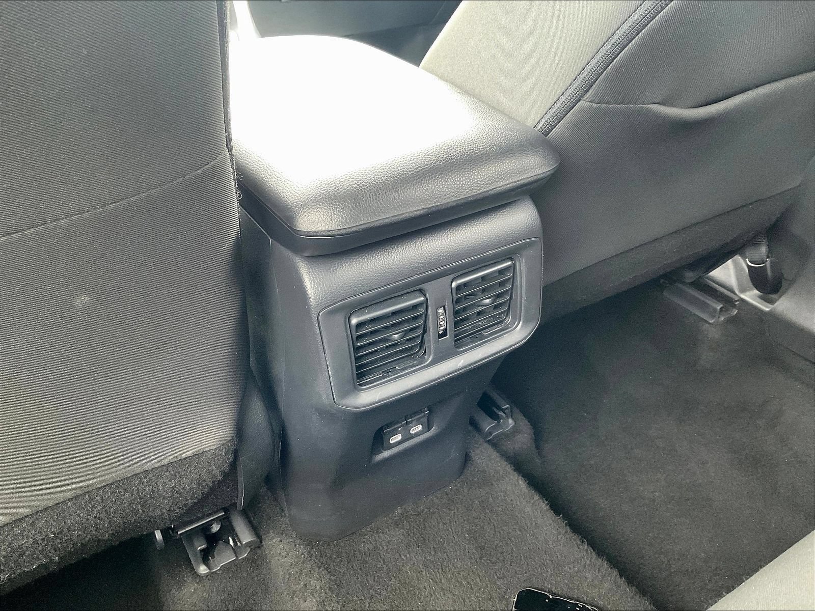 Used 2025 Toyota RAV4 XLE FWD image 12