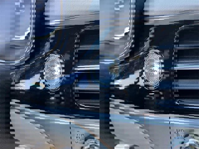 Used 2025 Genesis G70 2.5T image 28