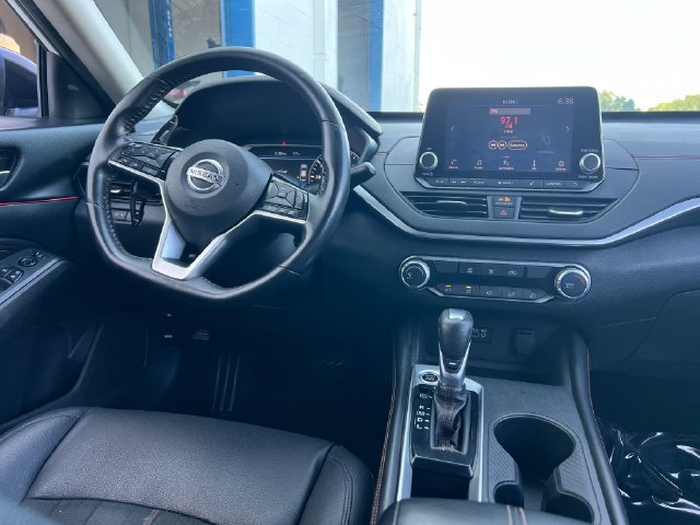 Used 2020 Nissan Altima 2.5 SR FWD image 16