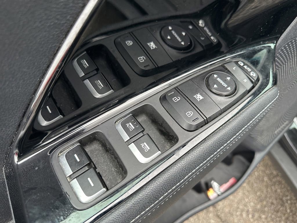 Used 2017 Kia Niro EX image 15