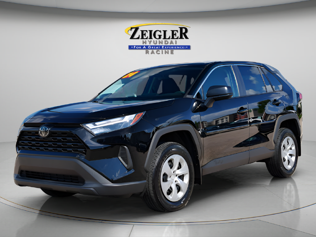 Used 2024 Toyota RAV4 LE AWD/4WD image 3