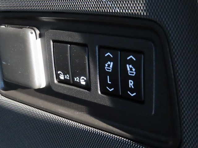 Used 2022 Cadillac Escalade ESV Sport image 32