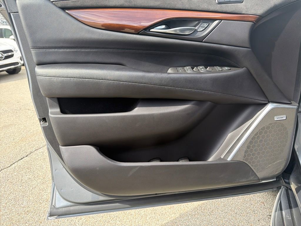 Used 2020 Cadillac Escalade Luxury w/ Escalade Sport Edition image 19