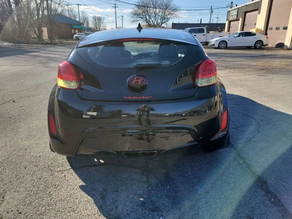 Used 2013 Hyundai Veloster w/ Style Pkg image 7