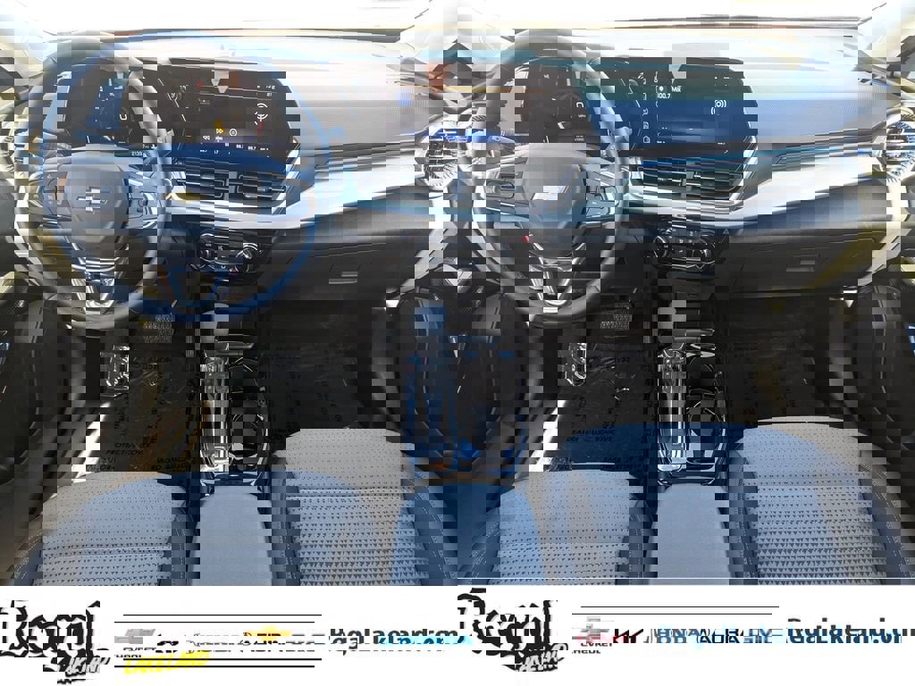 Used 2025 Chevrolet Trax LT w/ LT Convenience Package image 10