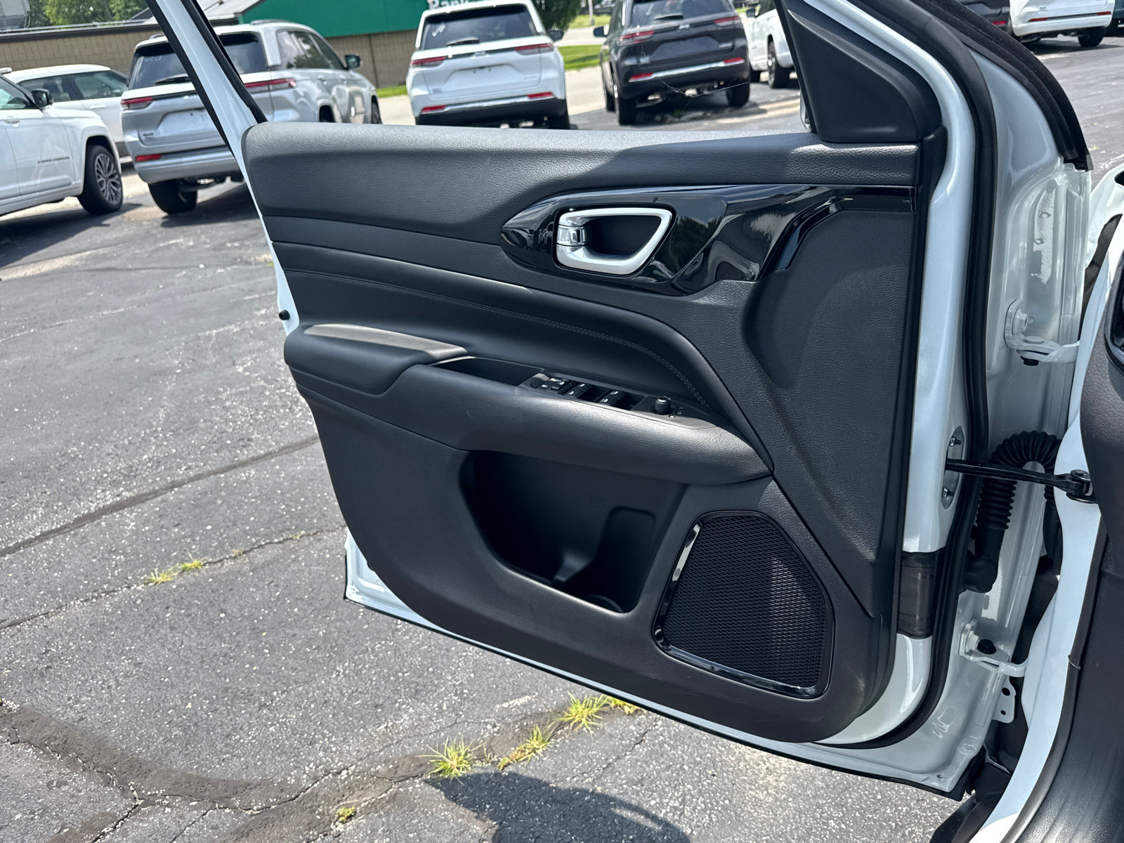 New 2026 Jeep Compass Latitude AWD/4WD image 16