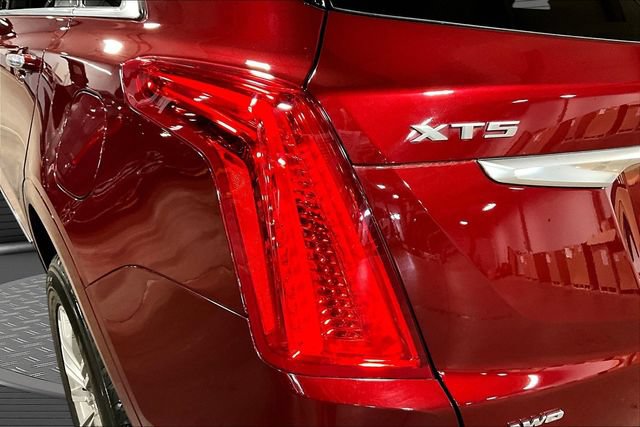 Used 2018 Cadillac XT5 Luxury w/ Driver Awareness Package AWD/4WD image 23