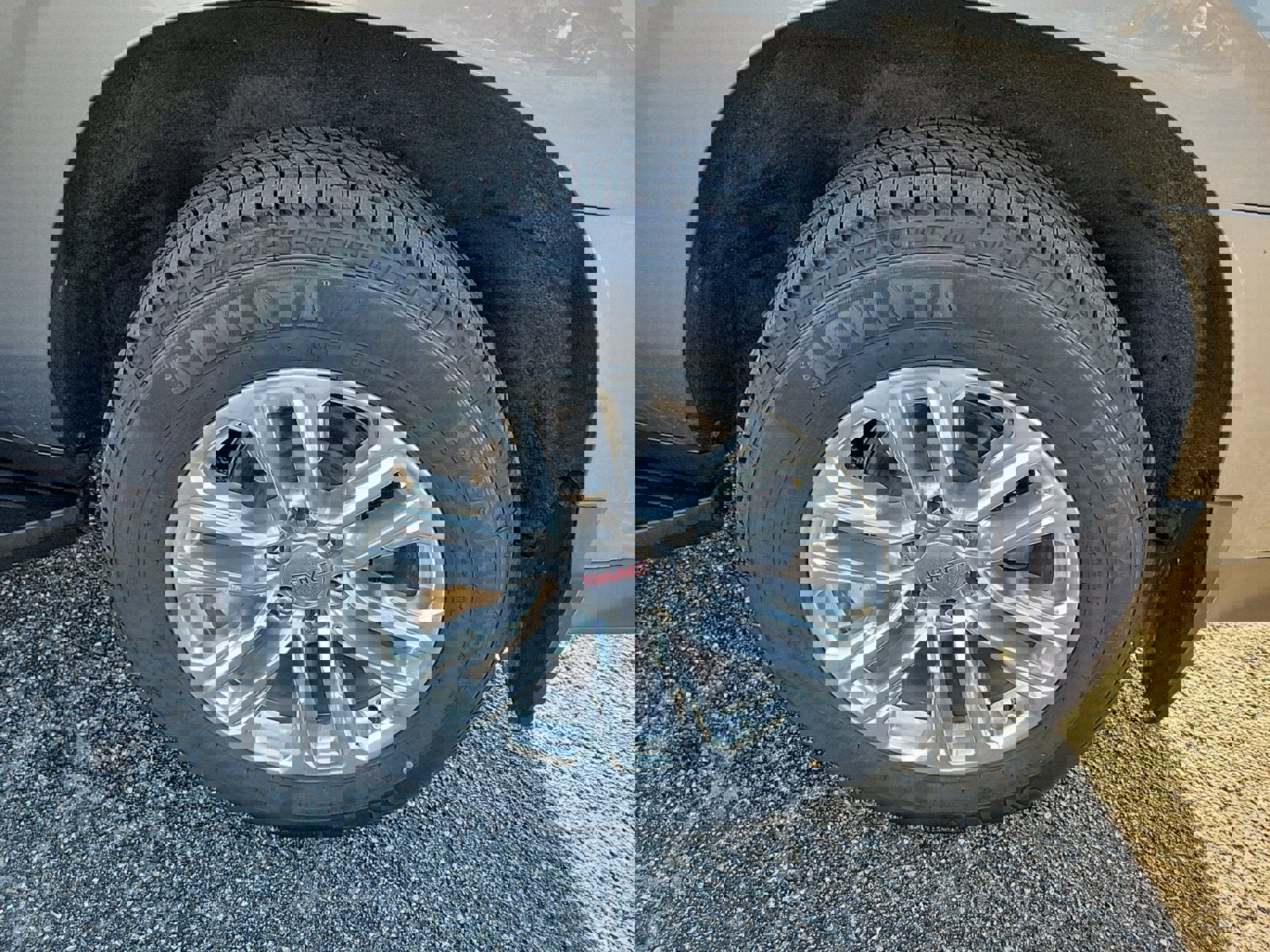 Used 2021 GMC Yukon XL SLT w/ Rear Media and Nav Package image 9