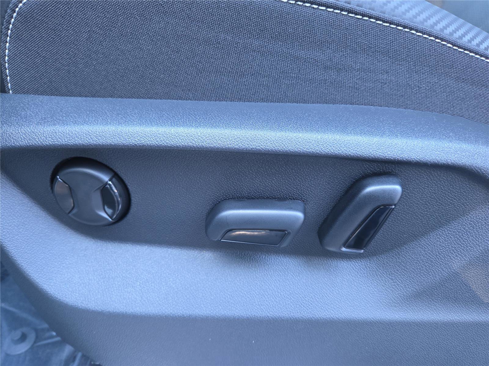 New 2026 Volkswagen Atlas Cross Sport SE image 16