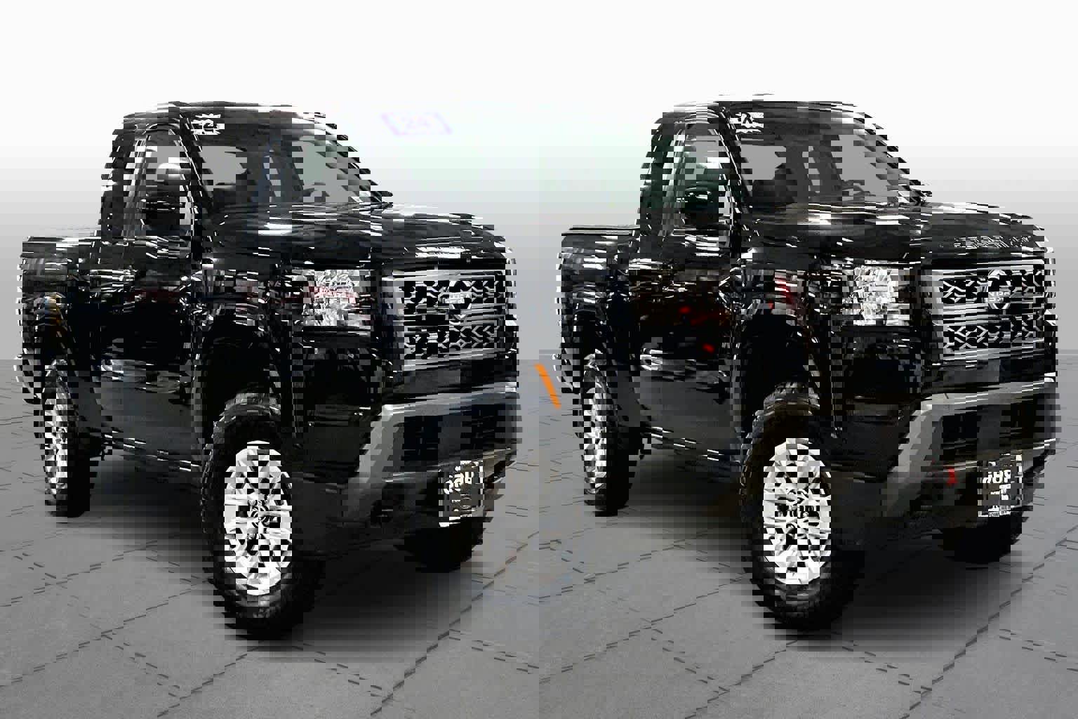 Used 2024 Nissan Frontier SV image 3