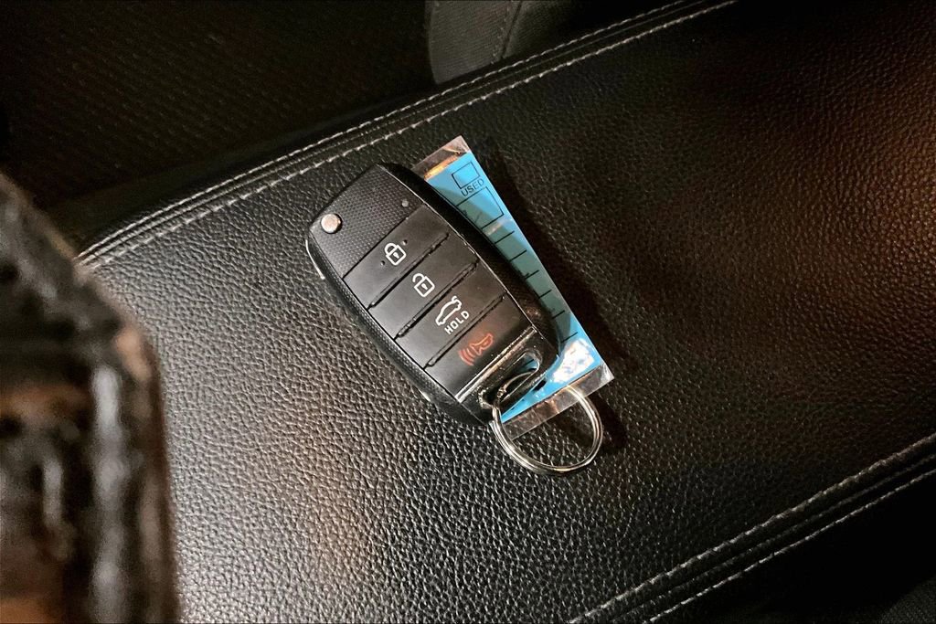 Used 2018 Kia Optima LX image 27