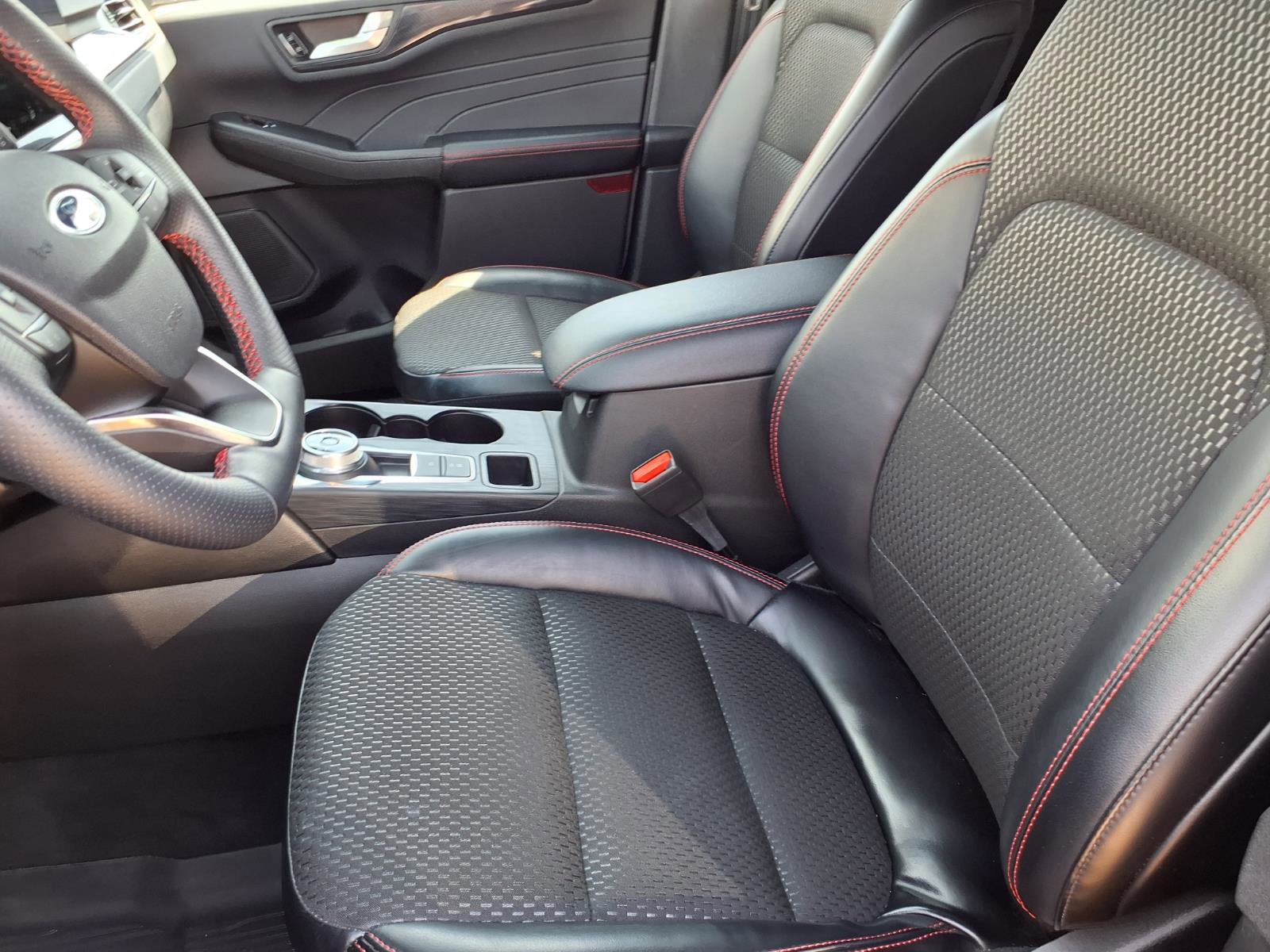 Used 2024 Ford Escape ST-Line w/ Tech Pack #1 AWD/4WD image 3